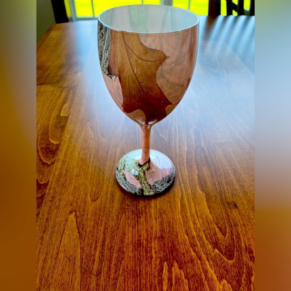 Pink Camo Wine 🍷 Glass. Goblet. Super cute.